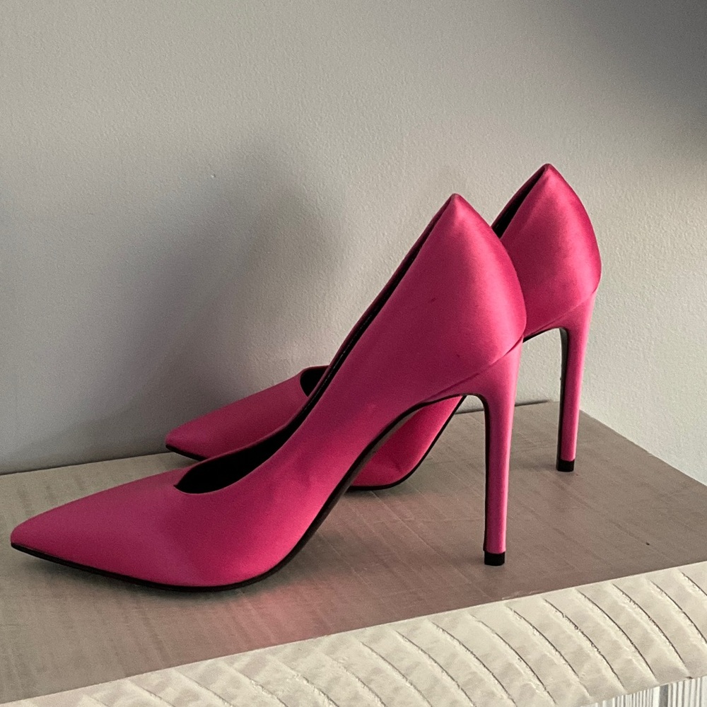Louis Vuitton Fuchsia Heels with Crystal Logo - Picture 2 of 11